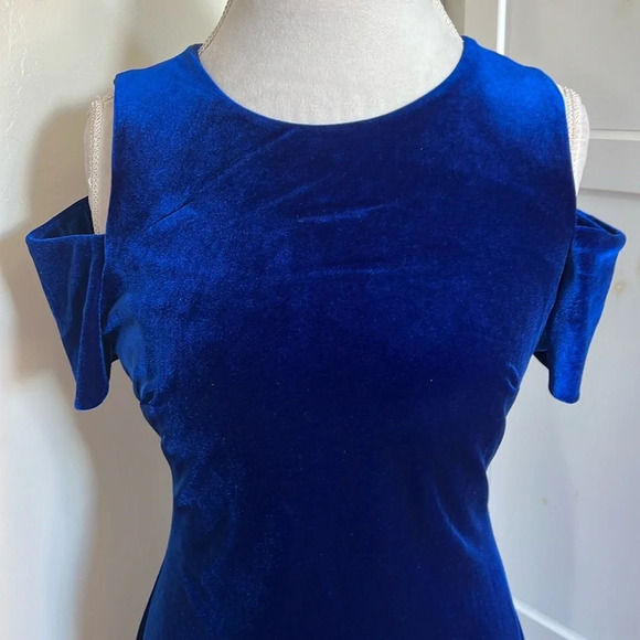 Calvin Klein Beautiful Blue Velvet Cold Shoulder Sheath Dress - Size 6 - Picture 3 of 8